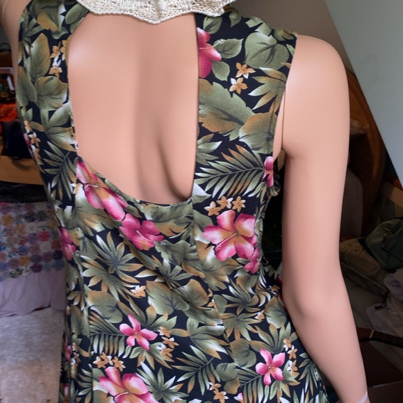 SLEEVELESS DRESS BUTTON DOWN FLORAL PRINT DRESS BY ERIKA PS - Picture 7 of 9